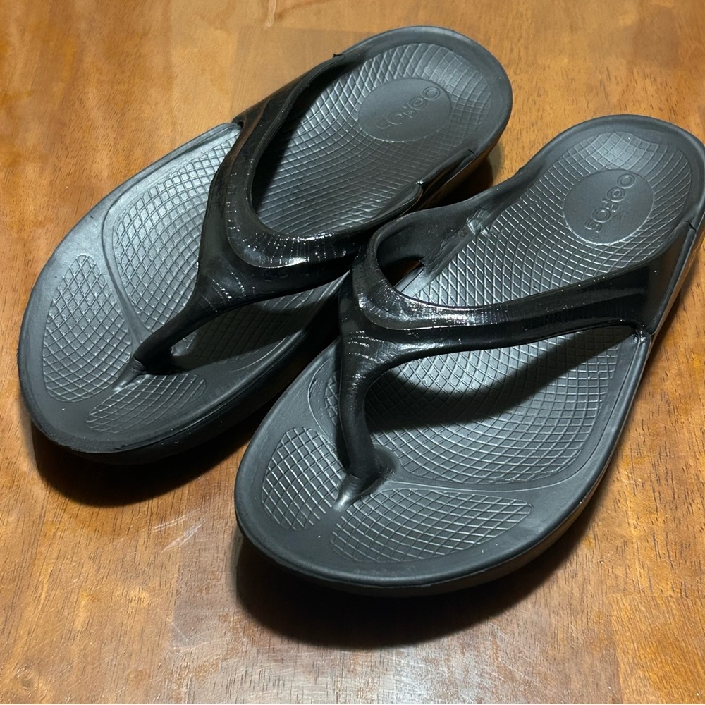 OOFOS OOLALA Flip Flop US W9 EU40 Black Comfort Recovery Slip-On Thong Sandal
